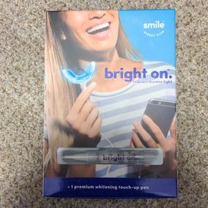 Bright on LED accelerator light and whitening gel